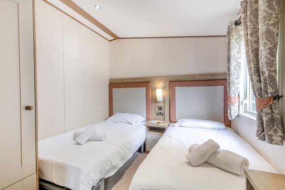 Gold Premium Caravan with parking, ensuite, decking & sea view P, Gold Premium, parking, ensuite, decking & sea view - Crantock Beach, Newquay