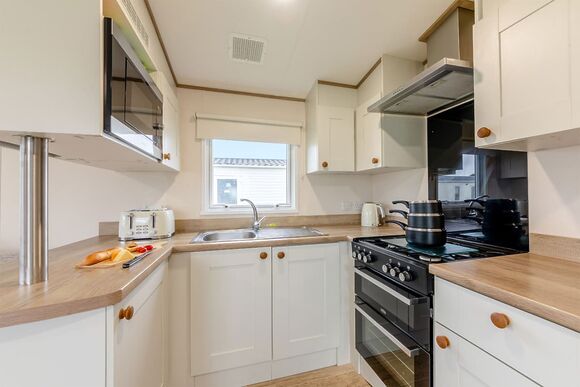 Silver 3 Bedroom Caravan, Sleeps 8 - Crantock Beach, Newquay