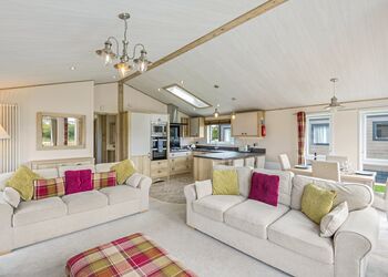 The Retreat - Crealy Resort, Clyst St Mary, Nr Exeter