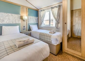 The Retreat - Crealy Resort, Clyst St Mary, Nr Exeter