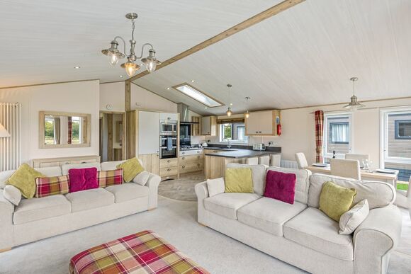 The Retreat - Crealy Resort, Clyst St Mary, Nr Exeter