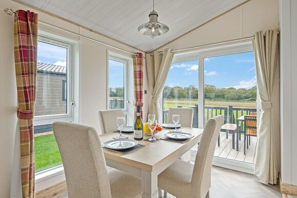 The Retreat - Crealy Resort, Clyst St Mary, Nr Exeter