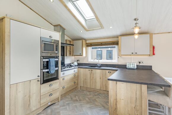 The Retreat - Crealy Resort, Clyst St Mary, Nr Exeter