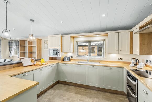 The Escape - Crealy Resort, Clyst St Mary, Nr Exeter