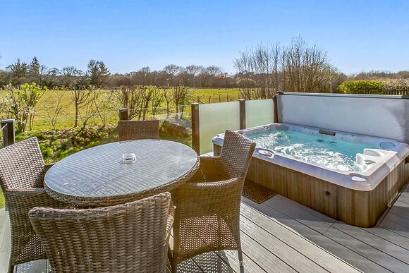 Meadow View Plus Pet - Crealy Resort, Clyst St Mary, Nr Exeter