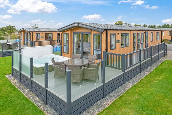 Meadow View Plus Pet - Crealy Resort, Clyst St Mary, Nr Exeter