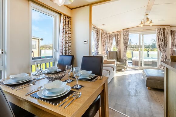 Meadow View Plus Pet - Crealy Resort, Clyst St Mary, Nr Exeter