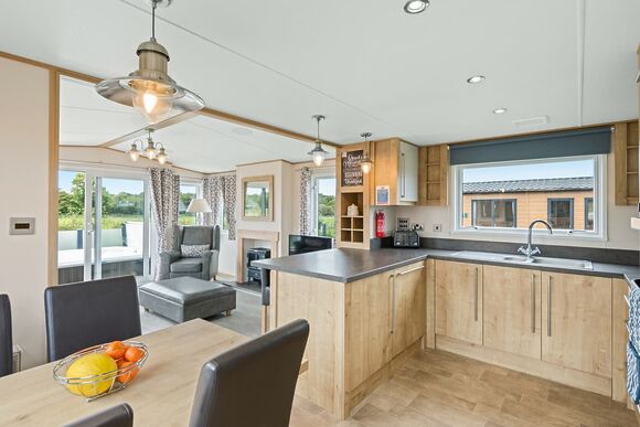 Meadow View Plus Pet - Crealy Resort, Clyst St Mary, Nr Exeter