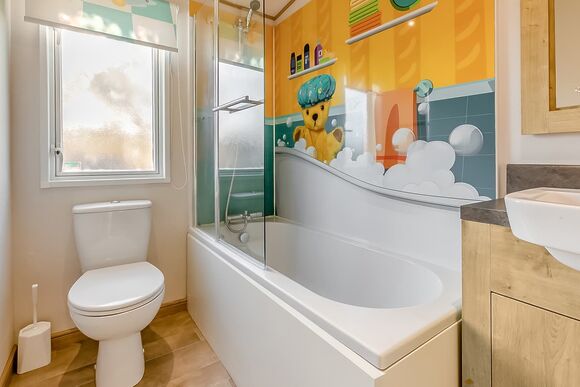 Sooty Suite - Crealy Resort, Clyst St Mary, Nr Exeter