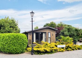 Hawthorn Lodge - Croft Park Lodges, Little Weighton, Nr Beverley