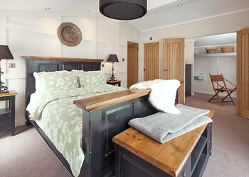 Hawthorn Lodge - Croft Park Lodges, Little Weighton, Nr Beverley