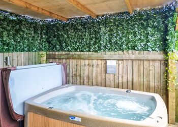 Honeysuckle Lodge - Croft Park Lodges, Little Weighton, Nr Beverley