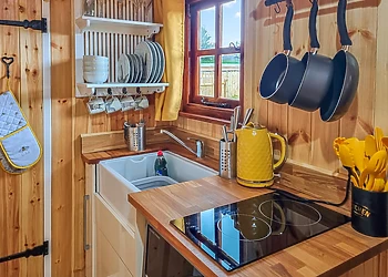 Buttercup Shepherd Hut 