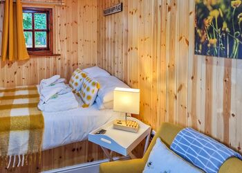 Buttercup Shepherd Hut - Croft Park Lodges, Little Weighton, Nr Beverley