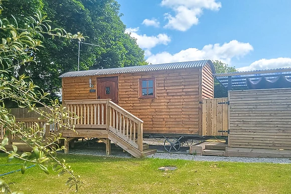 Buttercup Shepherd Hut 