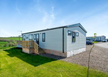 Friarland Autograph 2 Bed Lodge with Hot Tub - Crofthead, Ayr