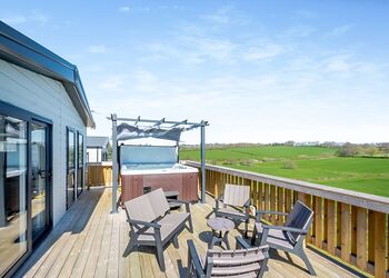 Friarland Autograph 3 Bed Lodge with Hot Tub - Crofthead, Ayr