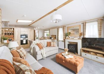 Autograph JR Lodge 3 Bedrooms (Hot tub) - Crofthead, Ayr