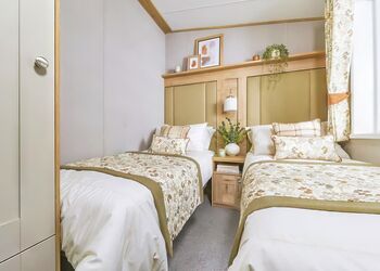 Autograph JR Lodge 3 Bedrooms (Hot tub) - Crofthead, Ayr