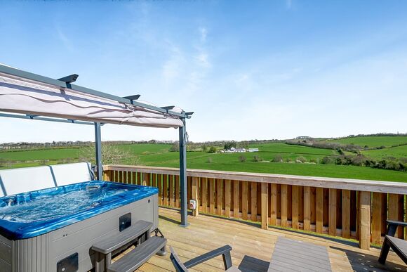 Friarland Autograph 2 Bed Lodge with Hot Tub - Crofthead, Ayr