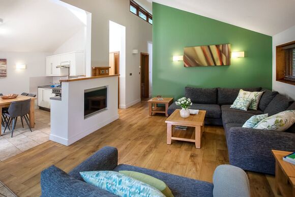 Golden Oak 2 (Pet) - Cropton Lodges, Cropton, Pickering