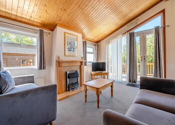 Garden Plus - Crowhurst Park Lodges, Battle