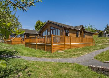 Garden Plus - Crowhurst Park Lodges, Battle