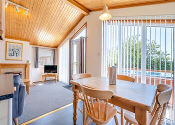 Garden Plus - Crowhurst Park Lodges, Battle