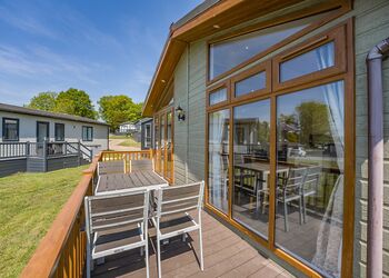 New Jersey Plus - Crowhurst Park Lodges, Battle