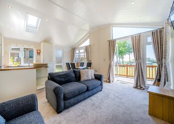 New Jersey Plus - Crowhurst Park Lodges, Battle