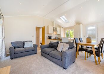 New Jersey Plus - Crowhurst Park Lodges, Battle