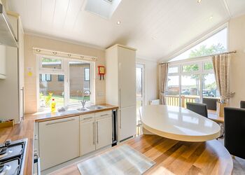 New Jersey Plus - Crowhurst Park Lodges, Battle