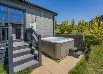 Richmond Plus - Crowhurst Park Lodges, Battle