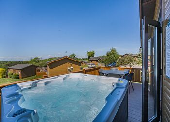 Country Plus - Crowhurst Park Lodges, Battle