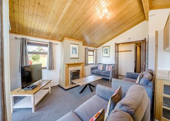 Country Plus - Crowhurst Park Lodges, Battle