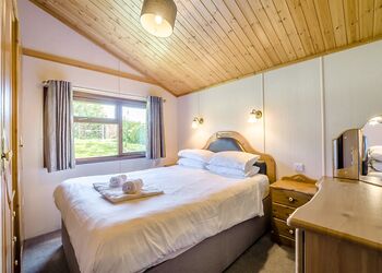 Country Plus - Crowhurst Park Lodges, Battle