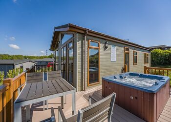 Colorado Plus - Crowhurst Park Lodges, Battle