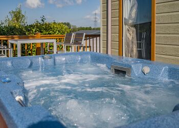 Colorado Plus - Crowhurst Park Lodges, Battle