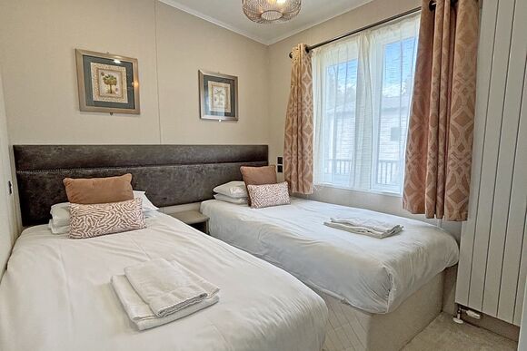 Richmond Deluxe - Crowhurst Park Lodges, Battle