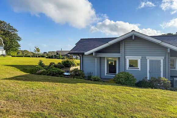 Pauliina - Crowhurst Park Lodges, Battle