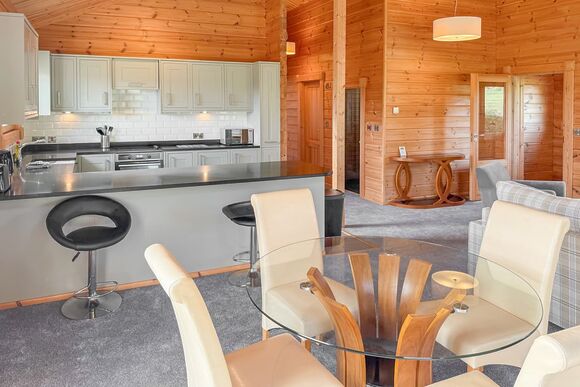 Pauliina - Crowhurst Park Lodges, Battle