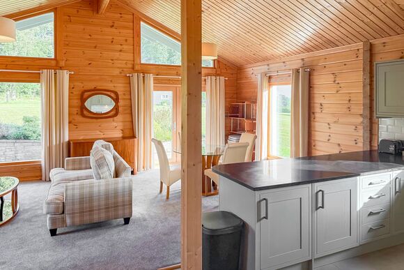 Pauliina - Crowhurst Park Lodges, Battle