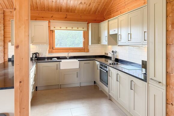 Pauliina - Crowhurst Park Lodges, Battle