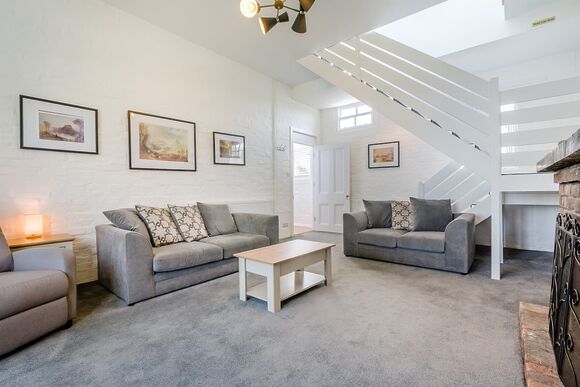 Stable Cottage - Crowhurst Park Lodges, Battle