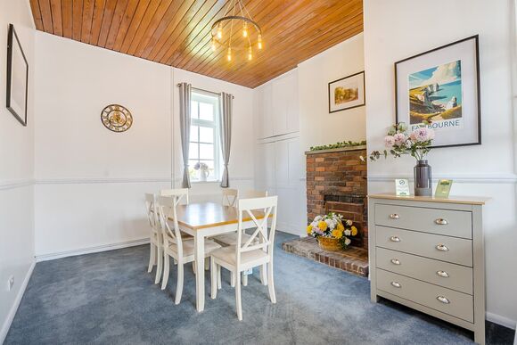 Stable Cottage - Crowhurst Park Lodges, Battle