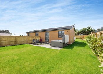 Burford - Cotswold Gateway Escape, Offenham