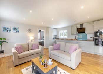 Stow - Cotswold Gateway Escape, Offenham