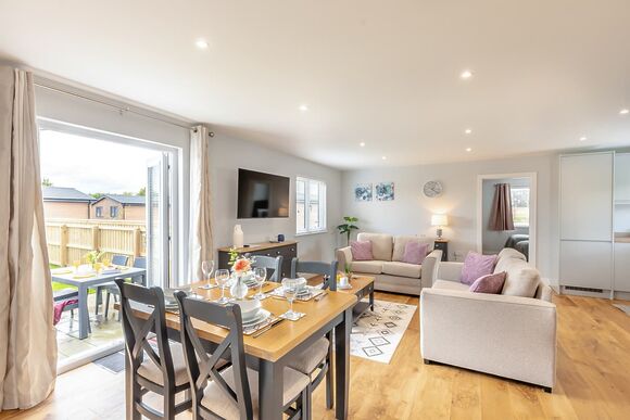 Stow - Cotswold Gateway Escape, Offenham