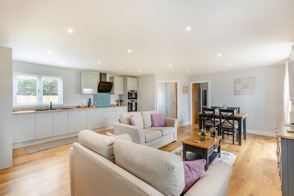 Stow - Cotswold Gateway Escape, Offenham