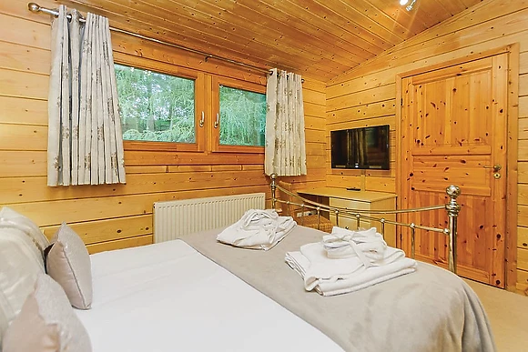 Typical Water Reed Lakeview (Pet) 